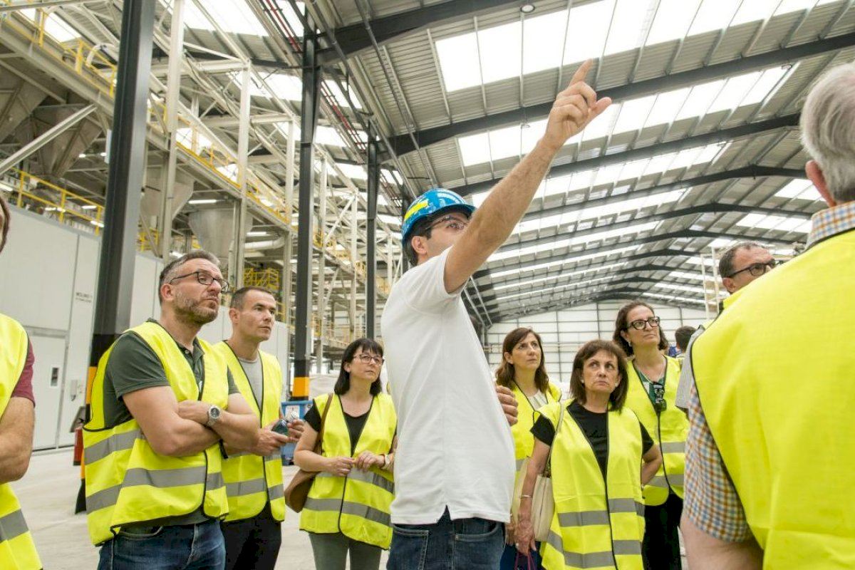 Visita de los alumnos de la Cátedra Altadia a las instalaciones de Younexa